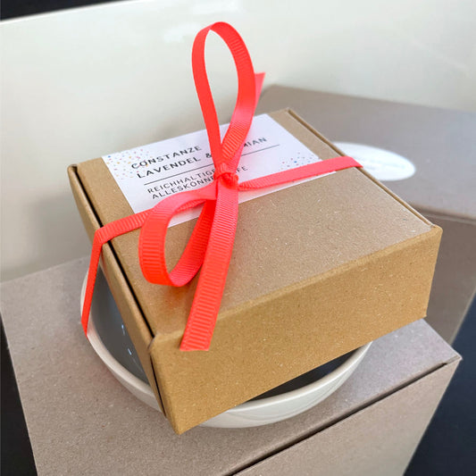 Geschenk Bundle Constanze Seife von Grete Manufaktur plus Porzellan, Seifenschale von feinesweißes Berlin