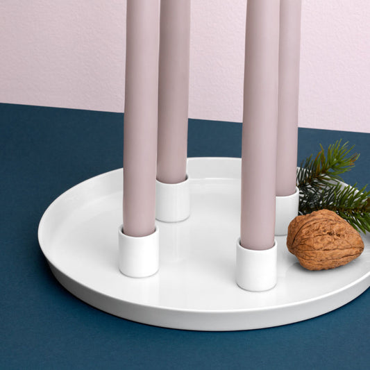 Advent Kranz Teller Porzellan. Schlicht und elegant als Dekoration in der Adventszeit. Für Puristen und Designliebhaber. Handgefertigt in Berlin.