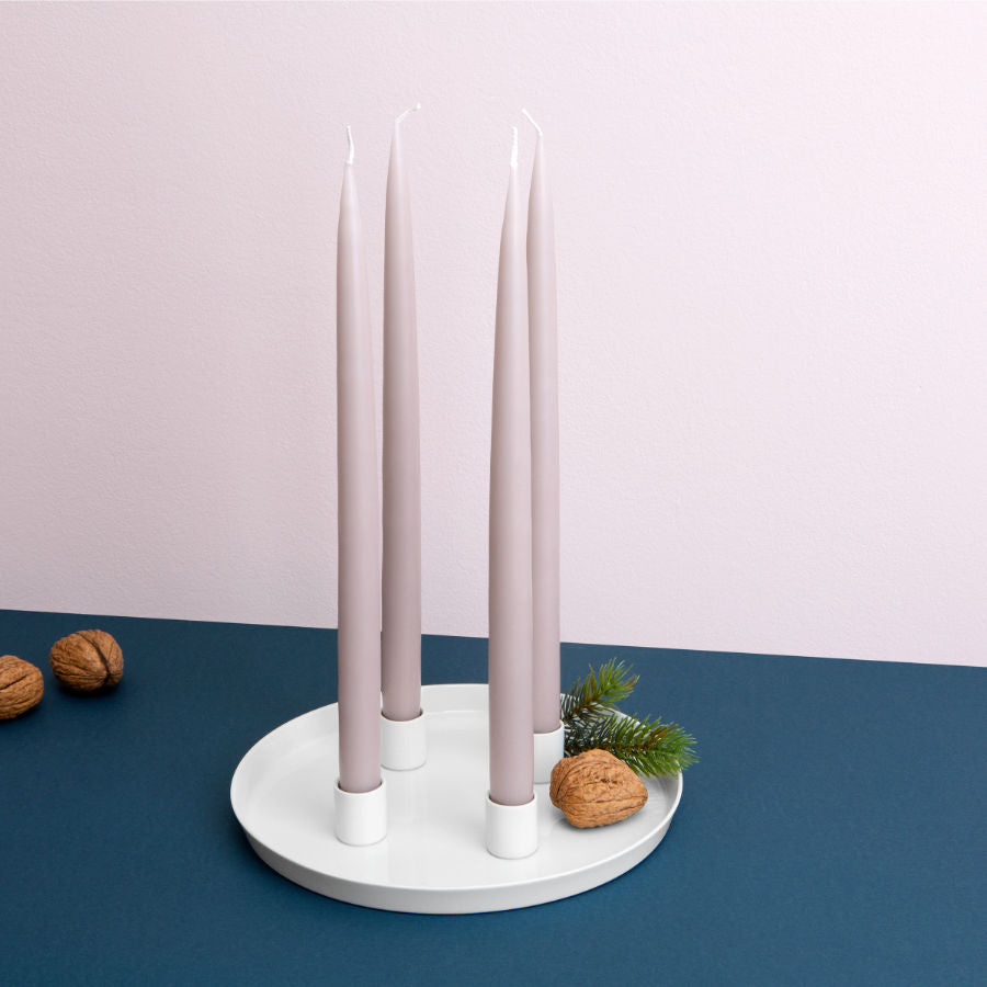 Adventskranz Teller Porzellan. Schlicht und elegant als Dekoration in der Adventszeit. Für Puristen und Designliebhaber. Handgefertigt in Berlin. 