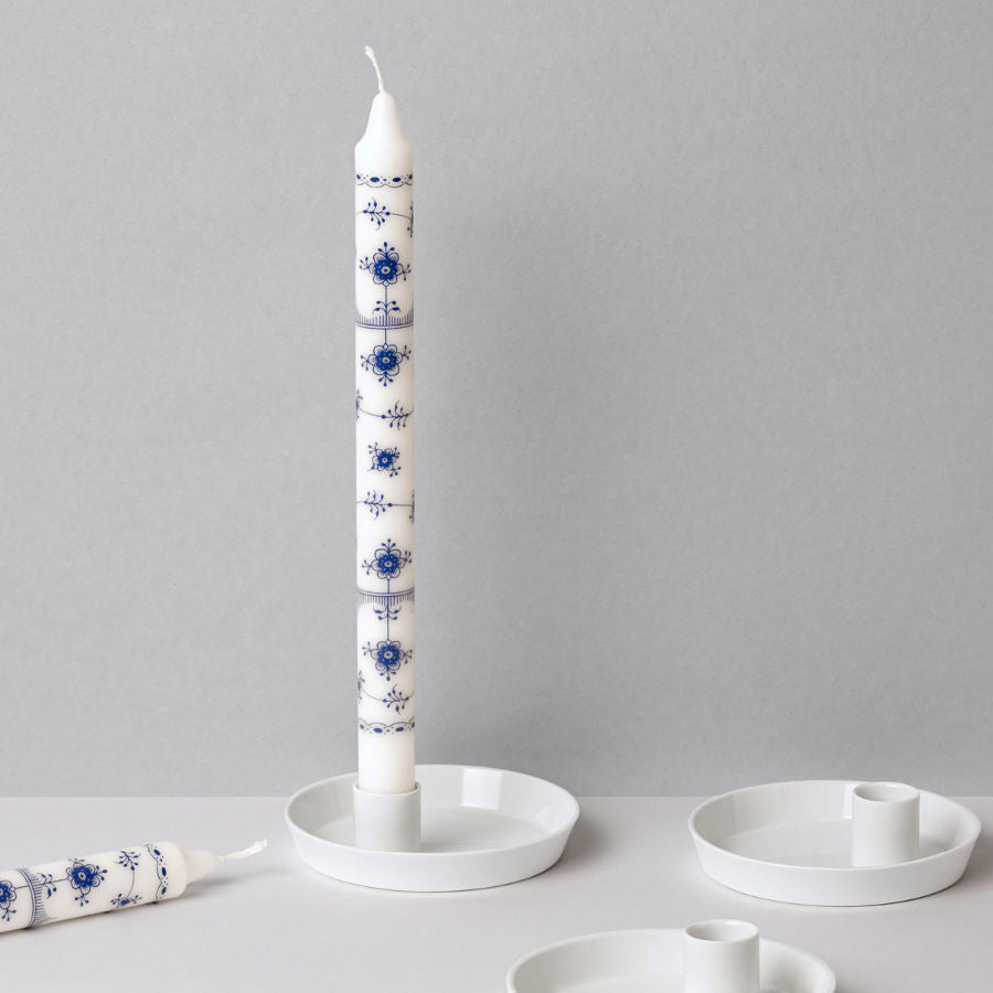 Handgemachter Porzellan-Kerzenhalter von feinesweißes, Berlin – modernes Wohnaccessoire und Designprodukt von Designerin Katy Jung