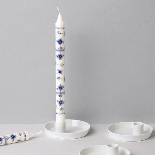 Handgemachter Porzellan-Kerzenhalter von feinesweißes, Berlin – modernes Wohnaccessoire und Designprodukt von Designerin Katy Jung