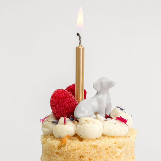 Dackel Porzellan Miniatur. Ein Schönes Geschenk für alle Dackelfans. Dekorativ und besonders. Handgefertigt in Berlin. Historische Figur. Ideal um Geburtstag oder für zwischendurch.